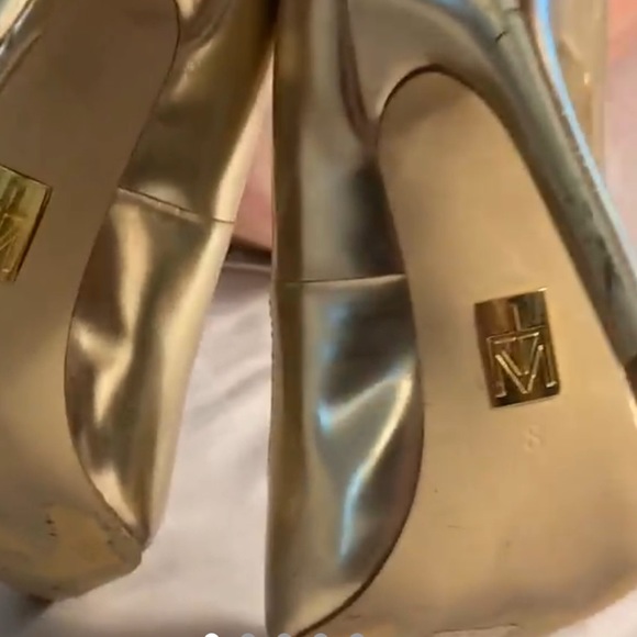 Truth or Dare Gold Pointed Toe Heels. Size 8 - Picture 6 of 9